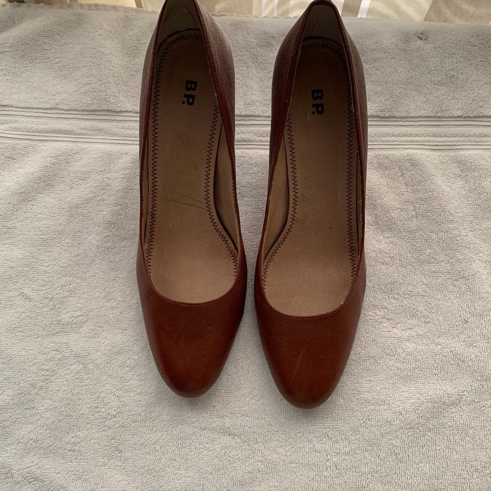 Women's size 10 Rust-colored leather pumps